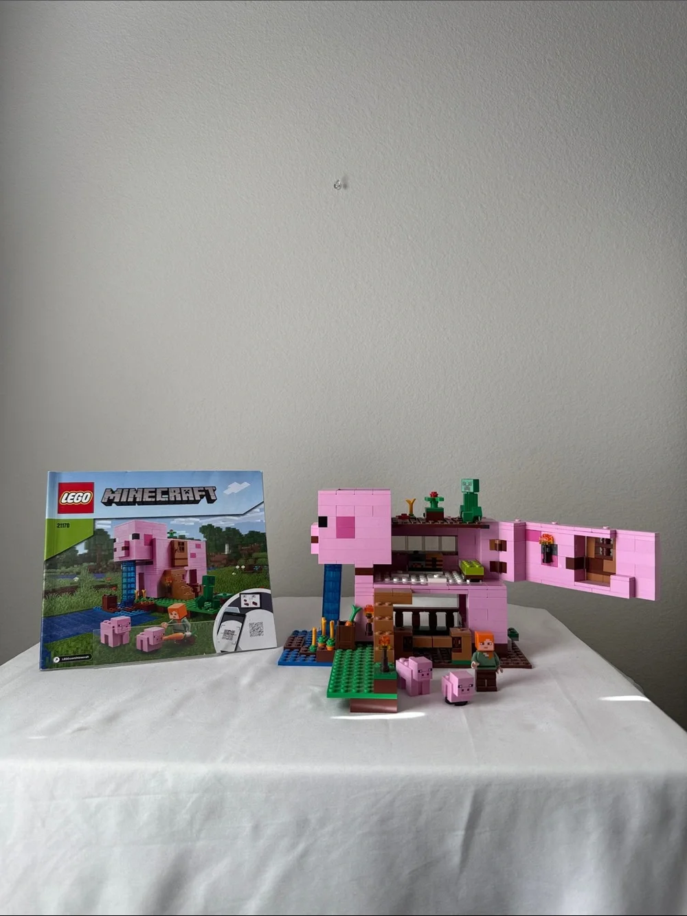 LEGO 21170 Minecraft The Pig House